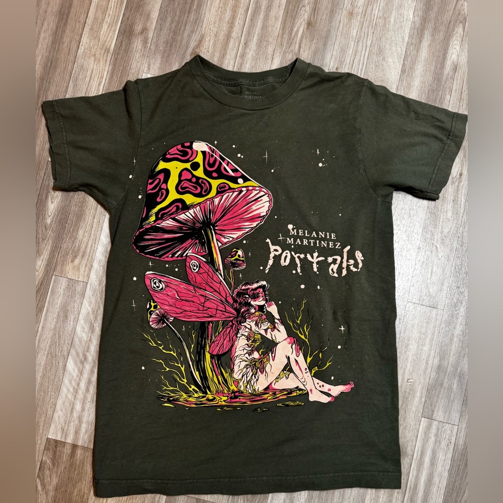 Melanie Martinez dark green tshirt